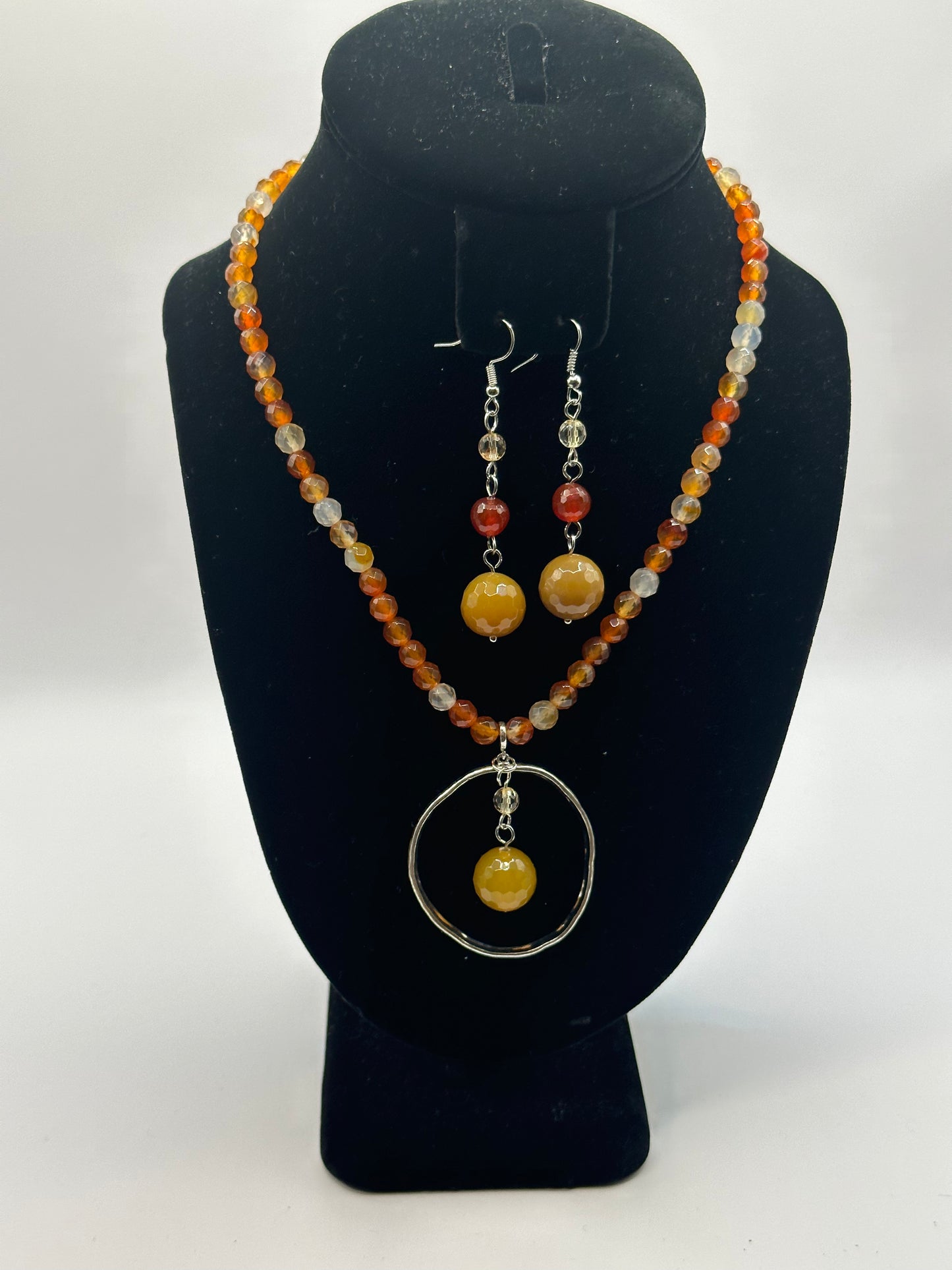 Carnelian faceted with silver pendant and earrings NE-121