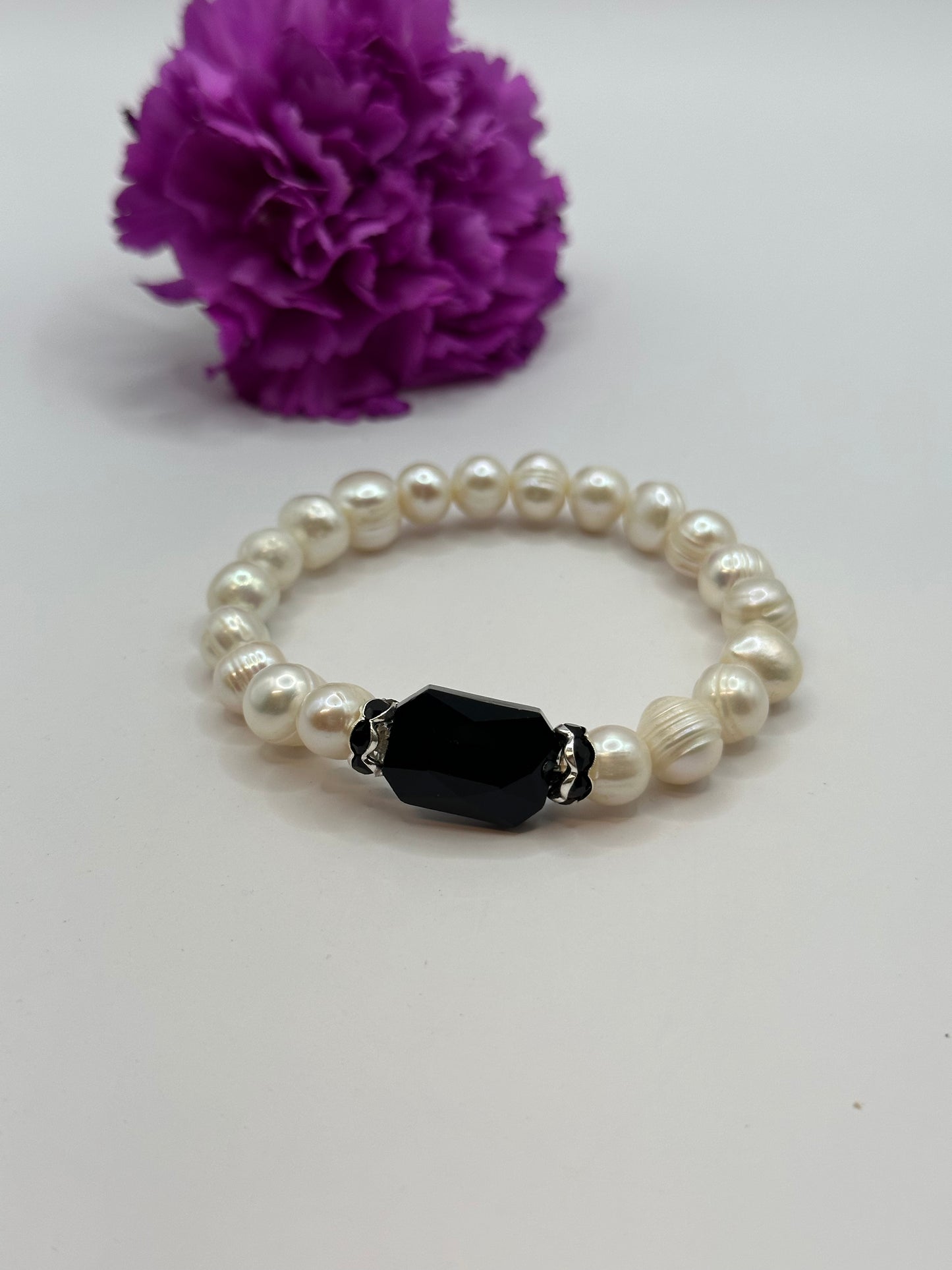 Single strand with black square faceted B-164