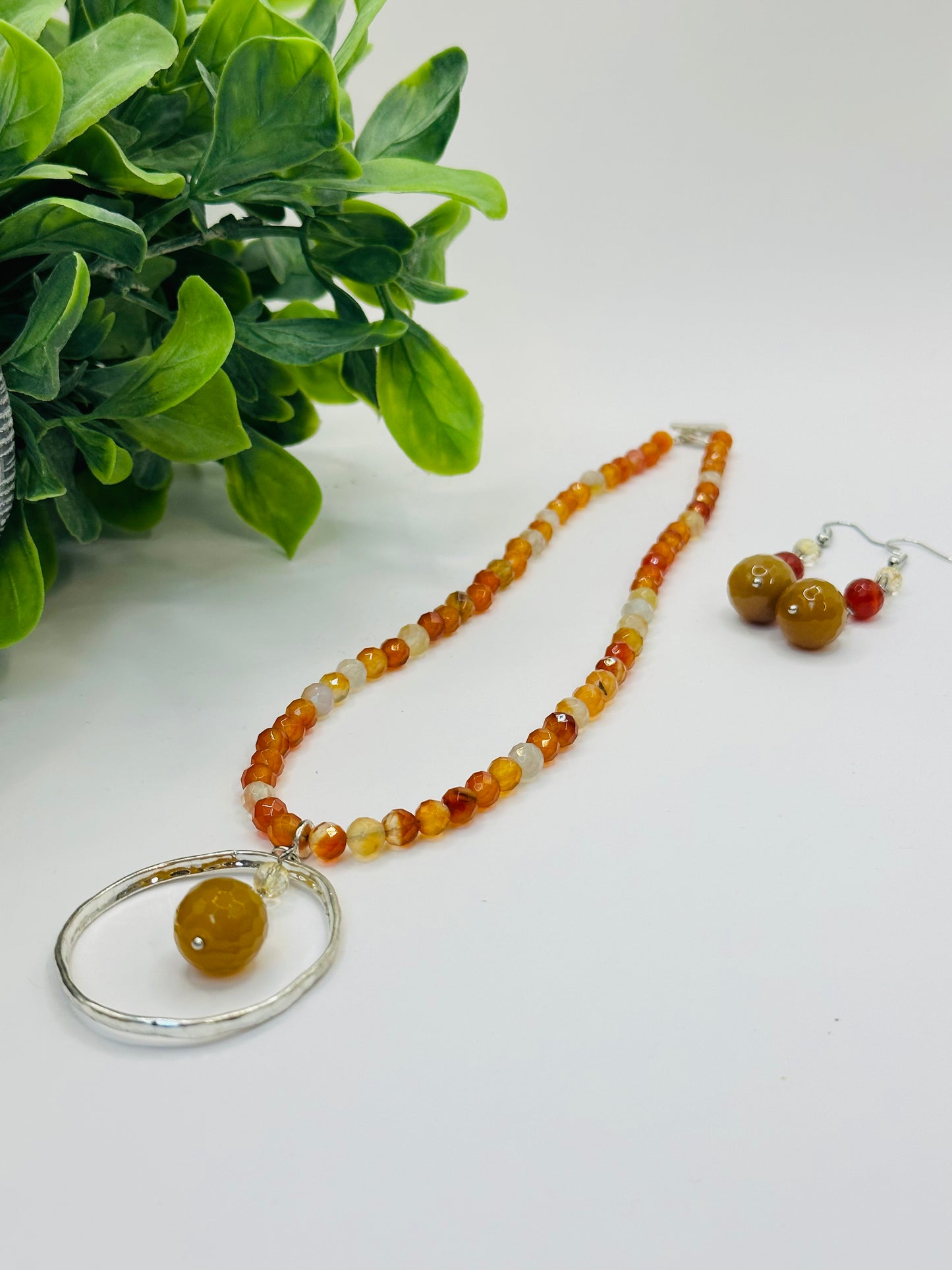 Carnelian faceted with silver pendant and earrings NE-121