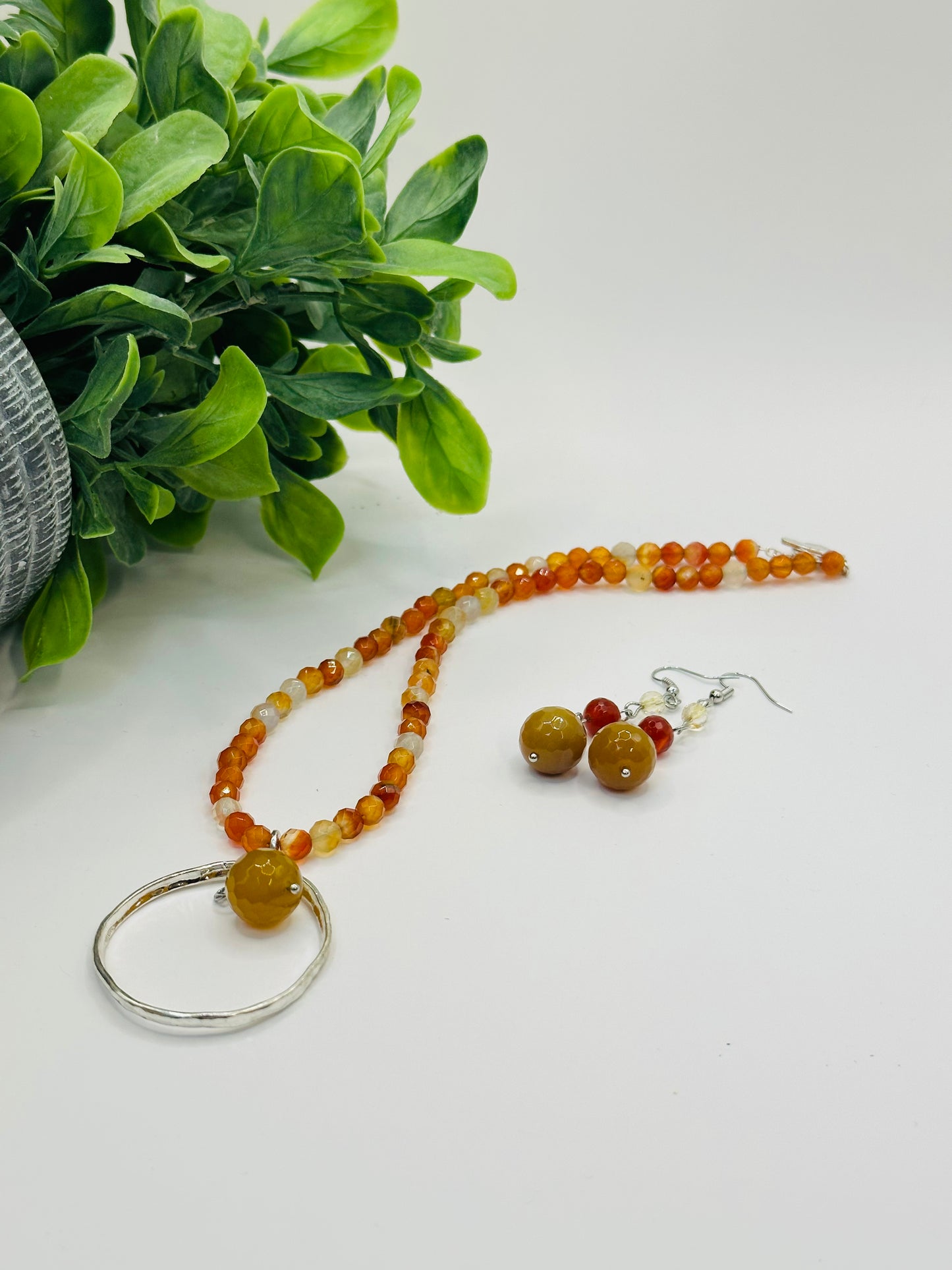 Carnelian faceted with silver pendant and earrings NE-121