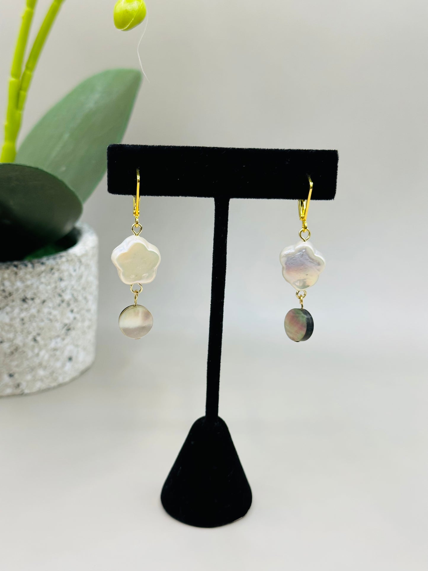 Mother of pearls with shell earrings E-201