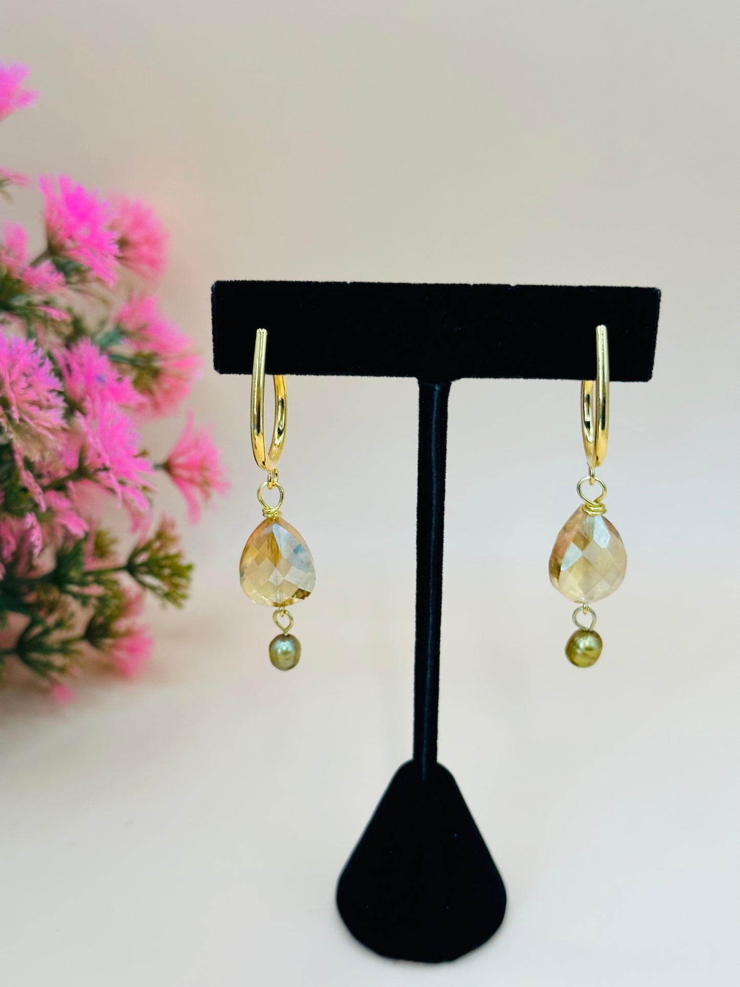 Amber faceted tear drop with green pearl earrings E-270