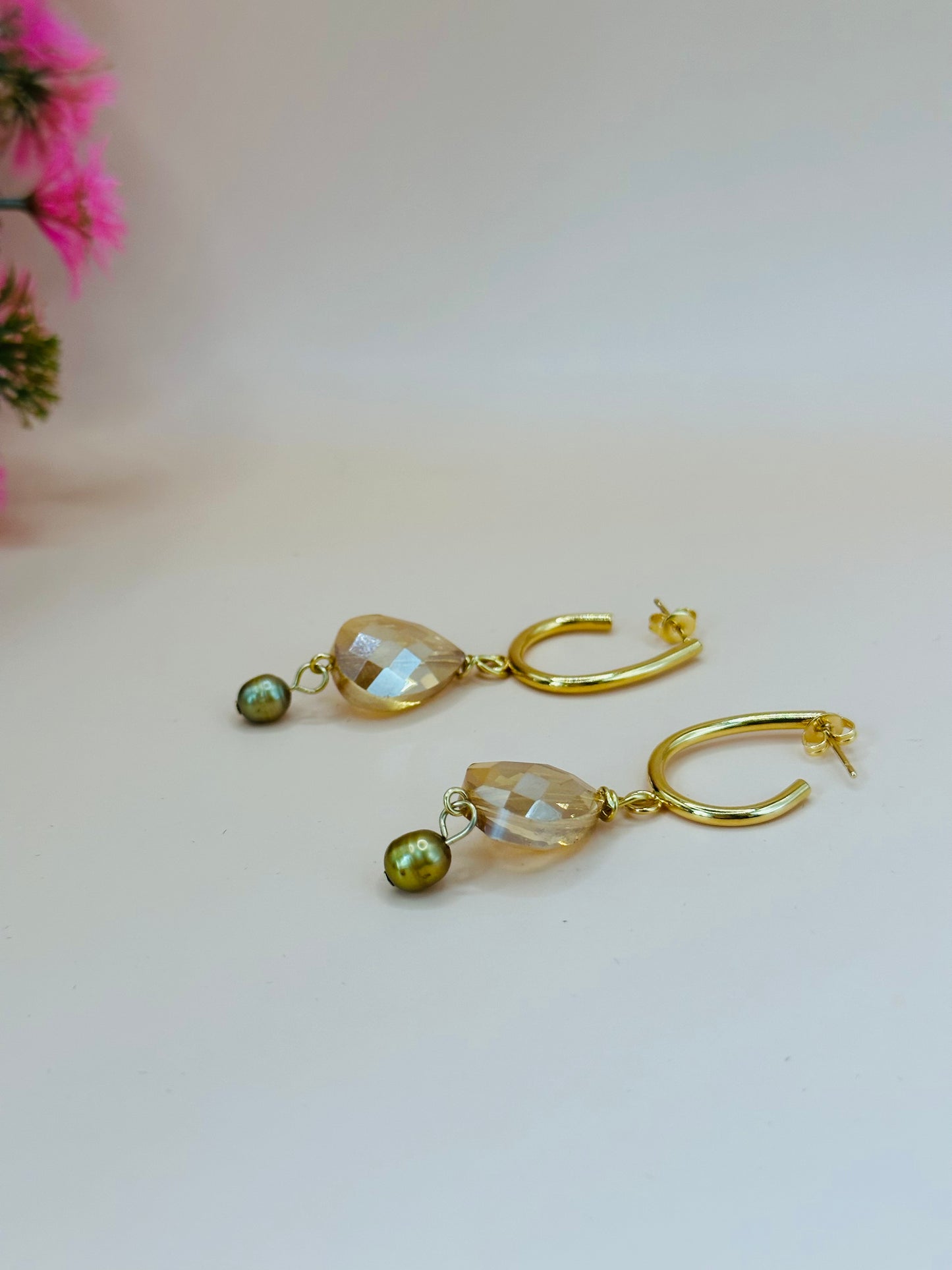 Amber faceted tear drop with green pearl earrings E-270