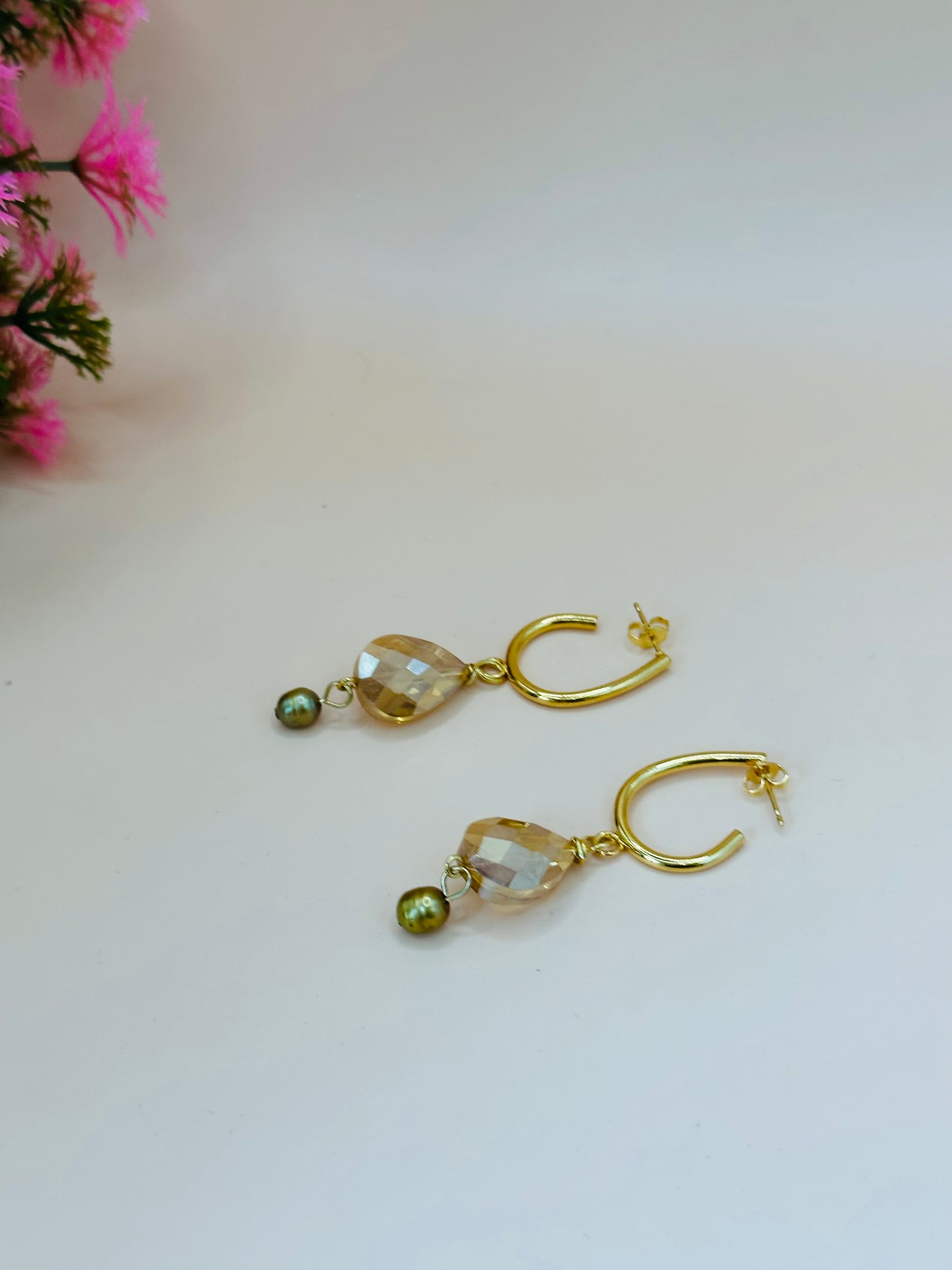 Amber faceted tear drop with green pearl earrings E-270