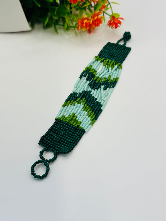 Green seeded mix bracelet B-216