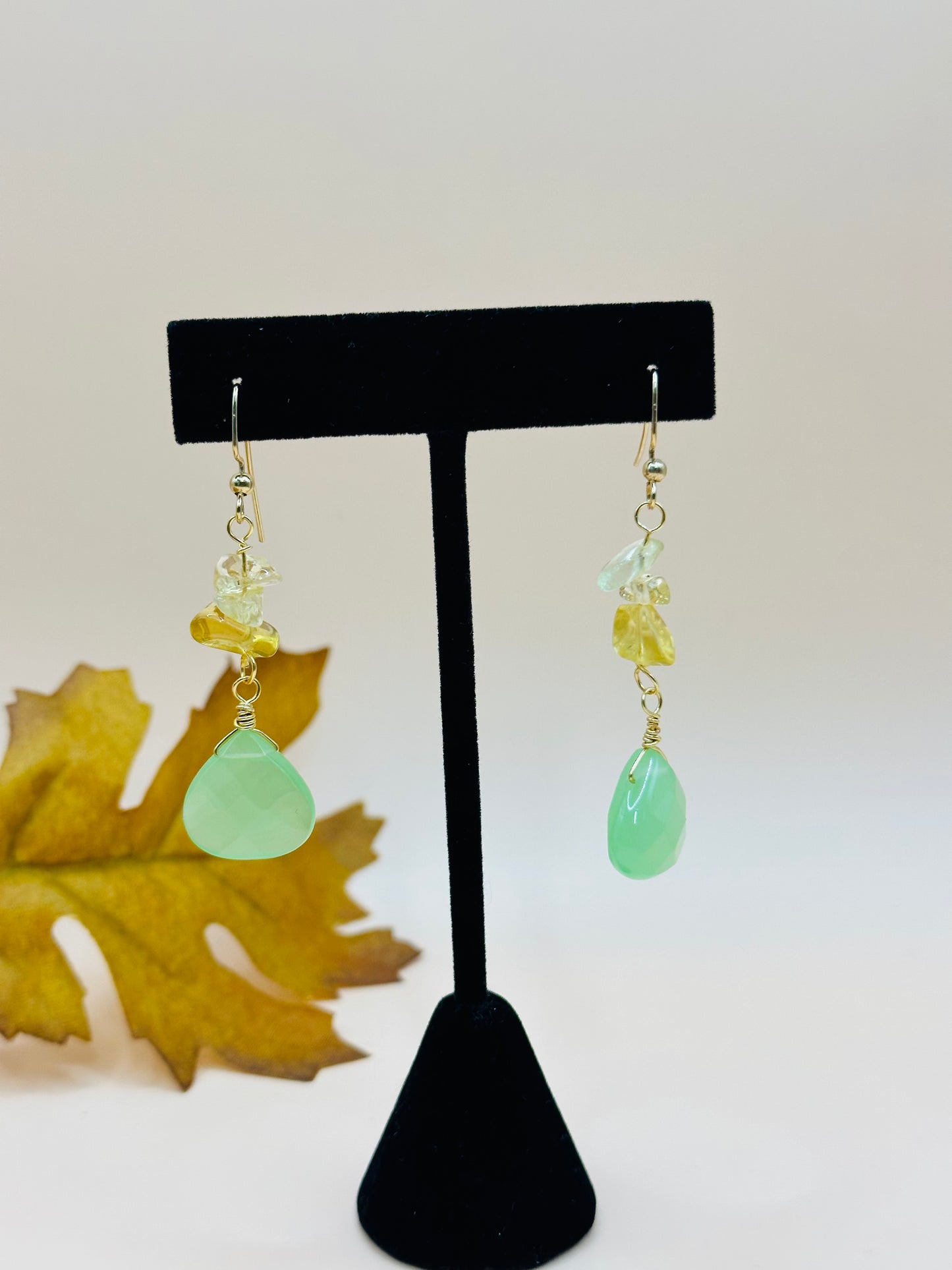 Green faceted drop with citrine chips beads E-291