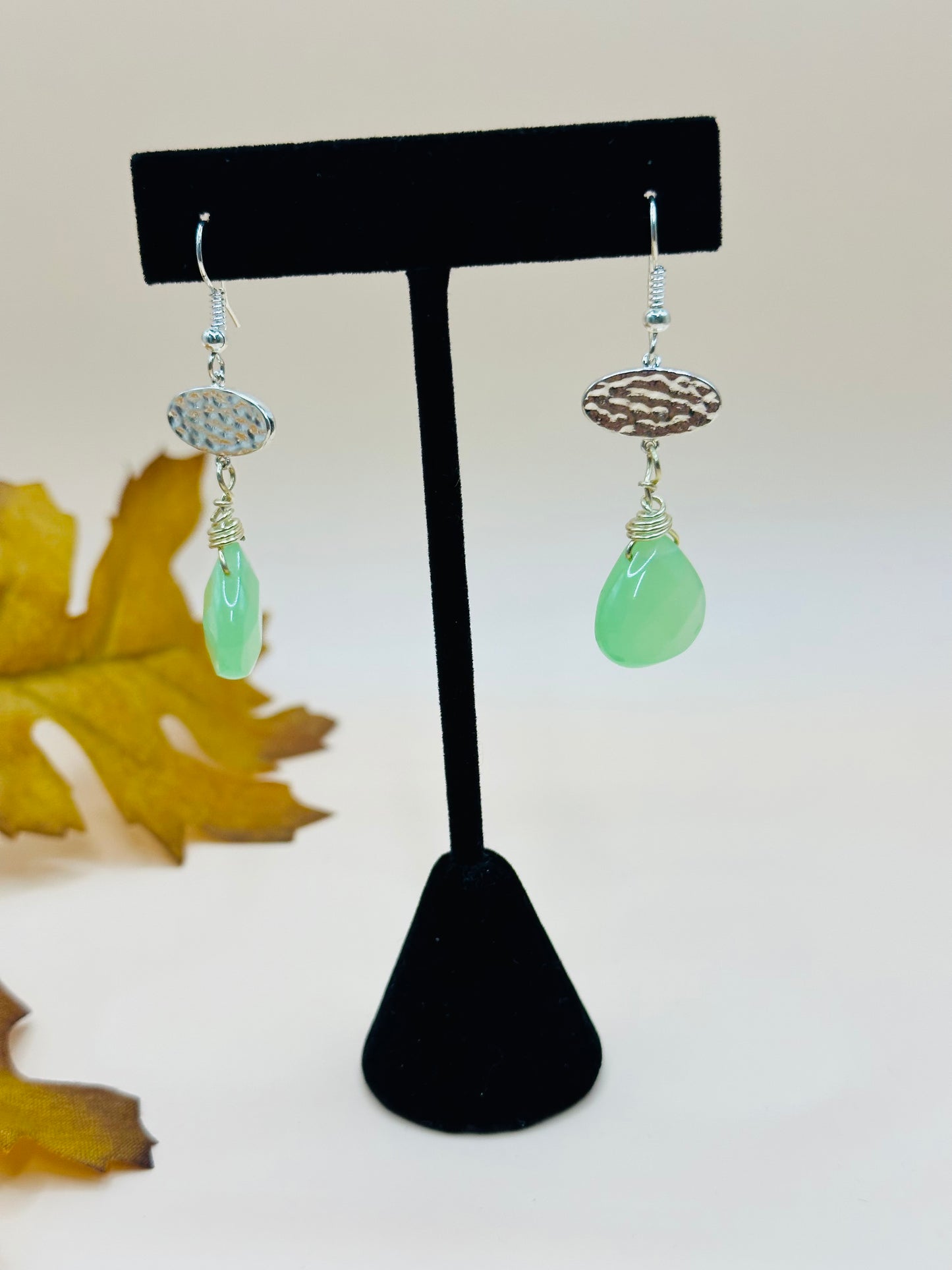 Green faceted with metal earrings E-294